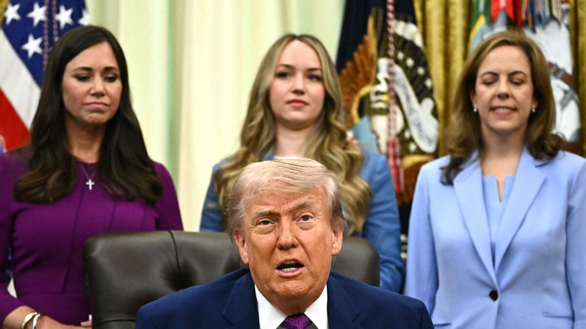 Trump Says Iran Ceasefire on 'Life Support' — Eyes Naval Escorts