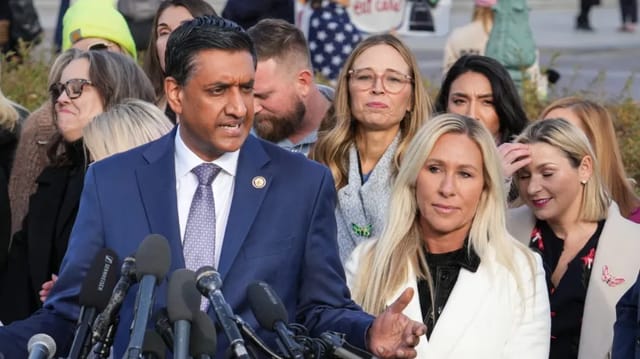 Progressive Khanna Eyes Alliance with Greene Over Iran Policy Split