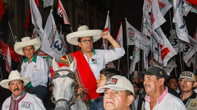 Peru's 35 Presidential Candidates Battle Crime Crisis in Sunday Vote