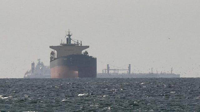 Iran Oil Blockade Fails to Spike Prices as Markets Bet on Peace Deal
