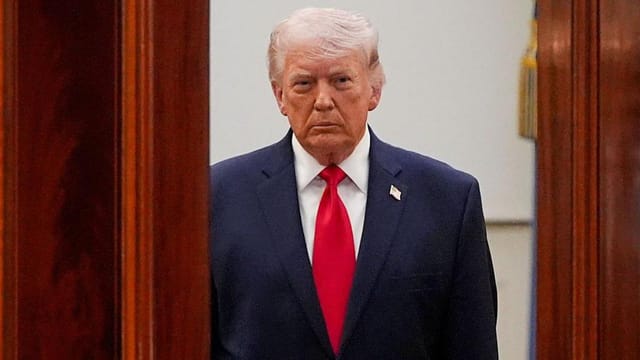 BBC Analysis Shows Trading Spikes Before Trump Announcements Spark Insider Trading Claims