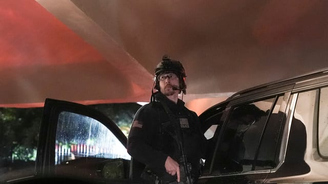 Armed Man Tackled at White House Correspondents' Dinner Security Perimeter