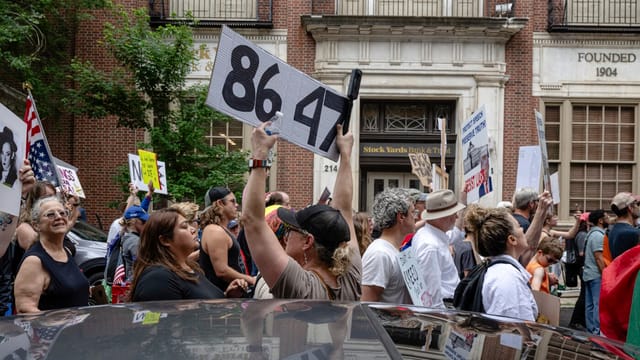 Comey Faces 10 Years in Prison Over '8647' Seashell Photo