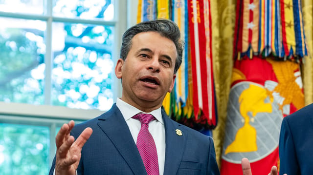 Trump Plans to Fire FDA Commissioner Makary Over Policy Disputes