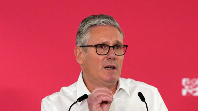 Labour MPs Call for Starmer's Resignation as Government Aides Quit