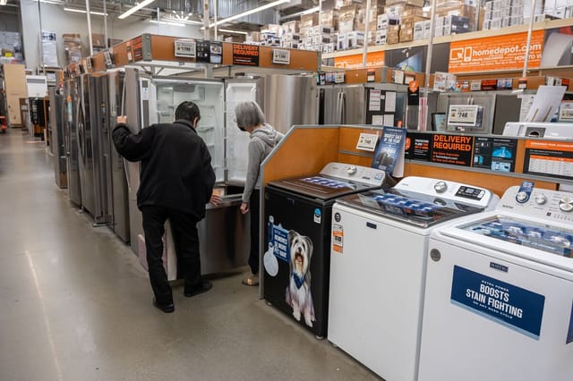 Trump Delays Biden Refrigerant Rules in Affordability Push