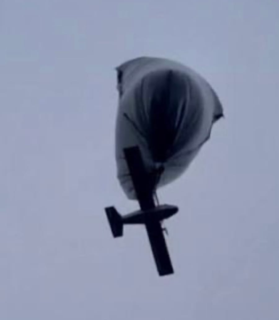 A balloon carrying a fixed-wing drone slung beneath it. Ukrainian forces have used balloons to lift strike drones, decoys and relays into Russian airspace.